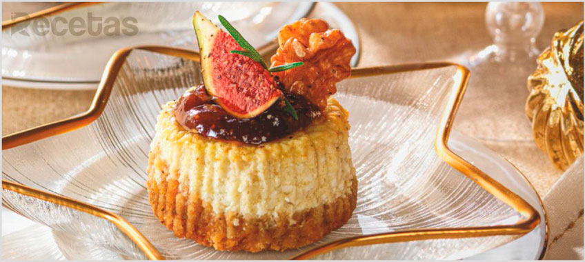 Minicheesecakes de gorgonzola con coulis de higos